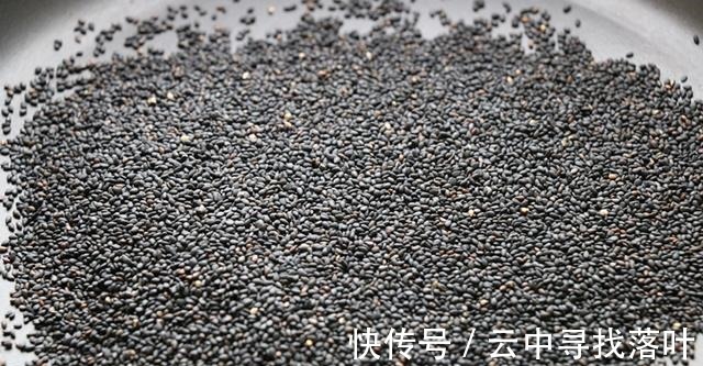 黑米|秋天,少吃栗子多吃它,炒熟碾碎用开水一冲,每天吃2勺真香啊!