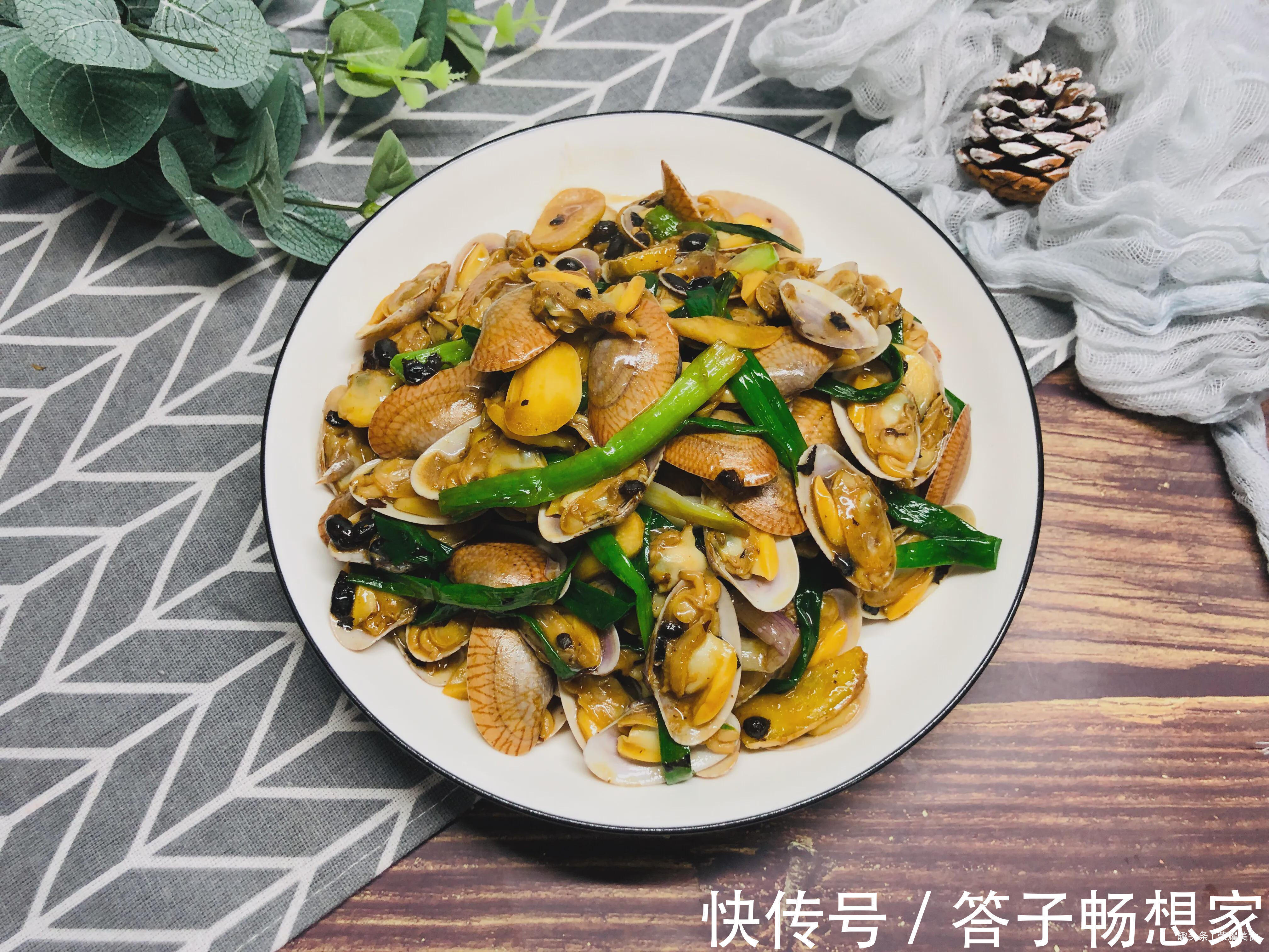 炒花甲很简单，用一个方法，就再也不怕吃到泥和沙子，学习一下吧