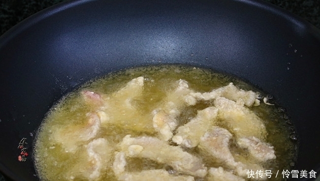 这款家常开胃菜,孩子隔三差五就喊馋,酸甜香酥,连汁都不剩