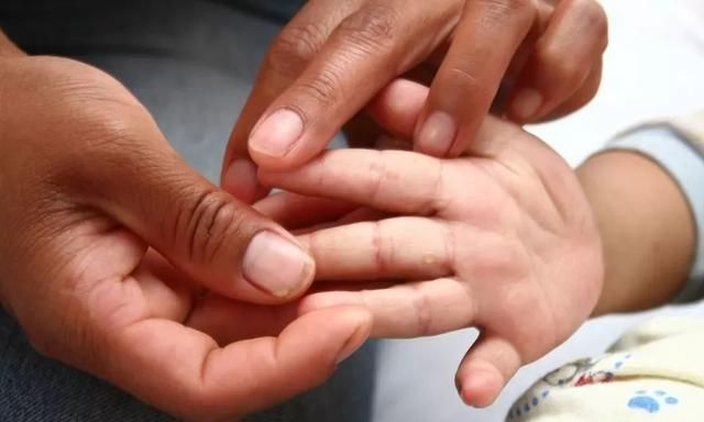 氨基酚|孩子出现发烧症状,家长要怎样处理?赶紧学起来