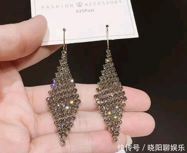 珍珠|女人过了40岁，最好别戴这3种首饰，俗气感十足，显得没品味