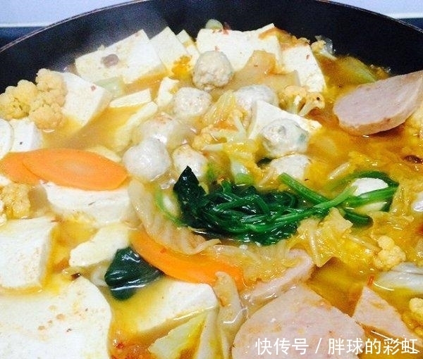 美食推荐:香辣牛排,海带豆腐汤,拌苦瓜,白菜豆腐锅