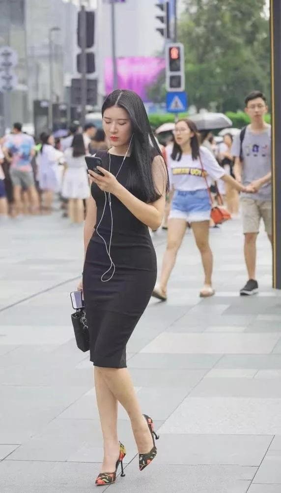 针织黑色紧身裙,尽显完美气质,御女范十足