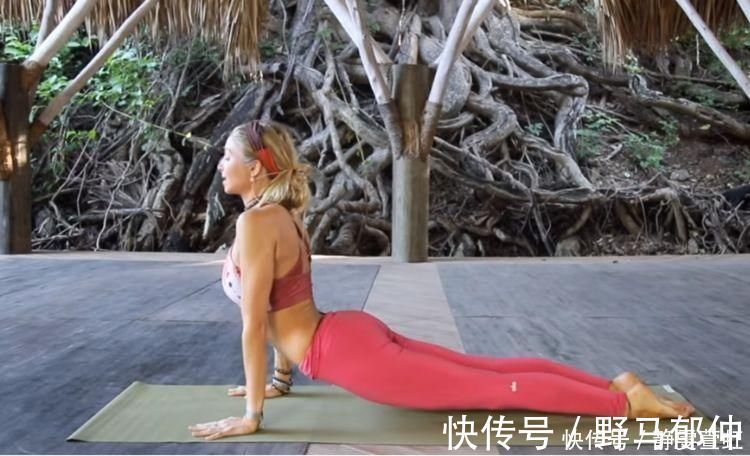 膝关节|用运动唤起美好的一天,早起一套瑜伽,神清气爽,精力百倍