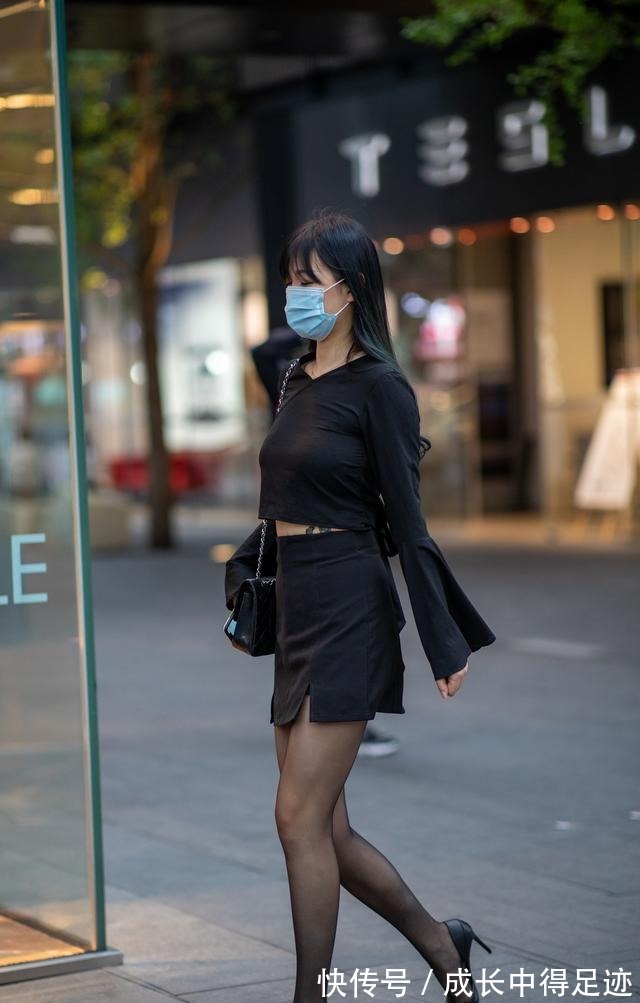 单肩包 适合职业女性的黑色系裙装搭配,掌握四个技巧,优雅又有高级感!