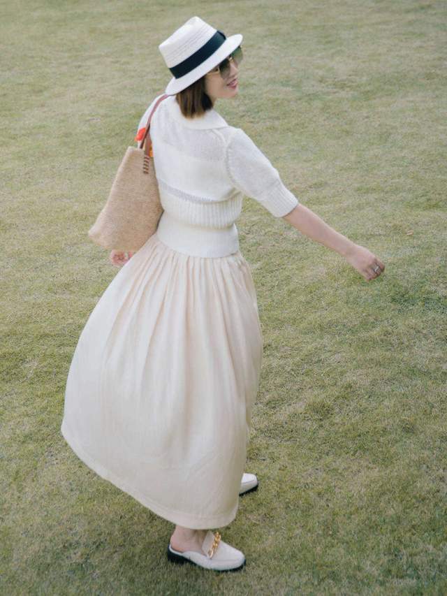 针织衫|梨形身材和微胖女孩最关心的搭配来了,针织衫配半身裙,显瘦显高