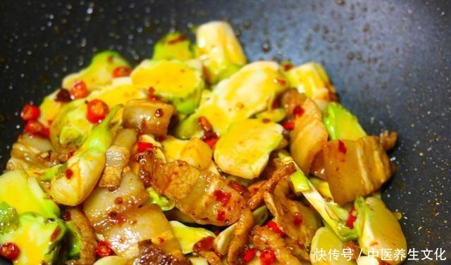  这“宝贝疙瘩”，在国内走红，国外想吃吃不到，2元一斤，正当季