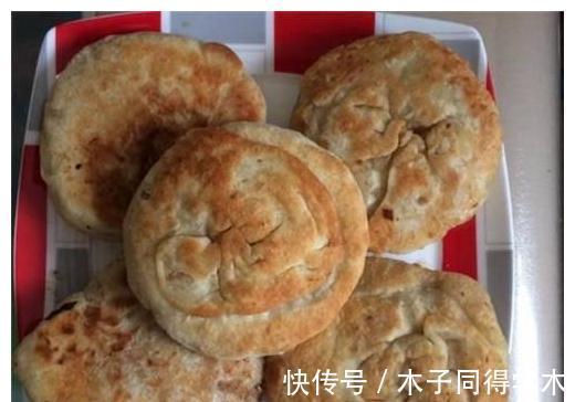 复刻童年牛肉饼：外酥里嫩，咬一口直掉渣，一次做一锅不够吃！
