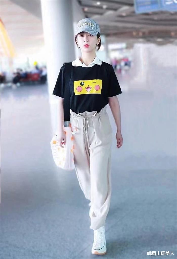 请脱下你的“阔腿裤”，太土了！今年流行穿“纸袋裤”，时髦显瘦