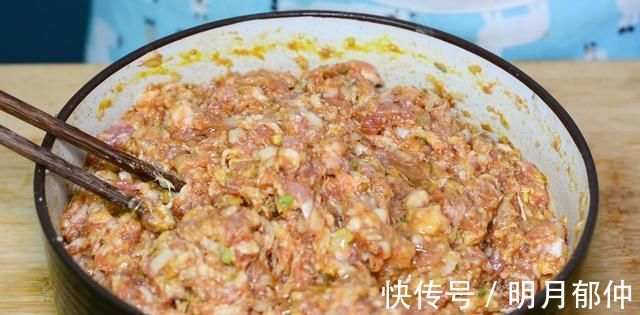 不要只是加水拌饺子馅，教你正确的方法，学会再也不去餐馆了