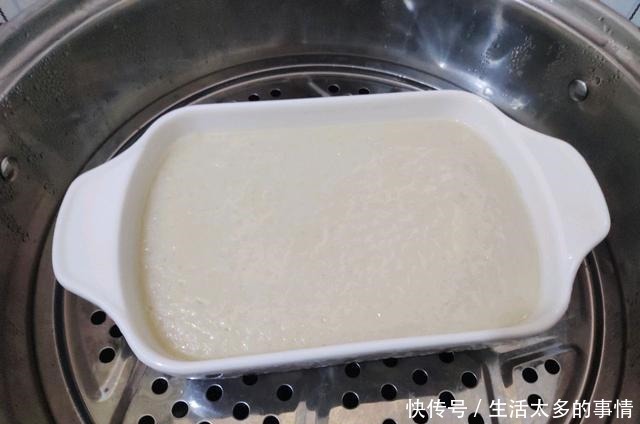 咬一口幸福感爆棚糯米糍,糯米粉蒸一蒸,裹上芝麻更好吃!