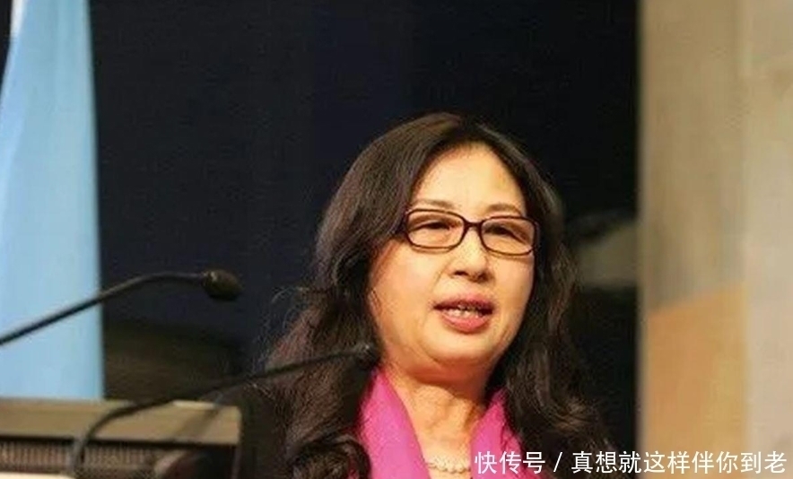 打头阵|脱掉袜子,率先跳进泥坑里推车!任正非以身示范:老板就该打头阵