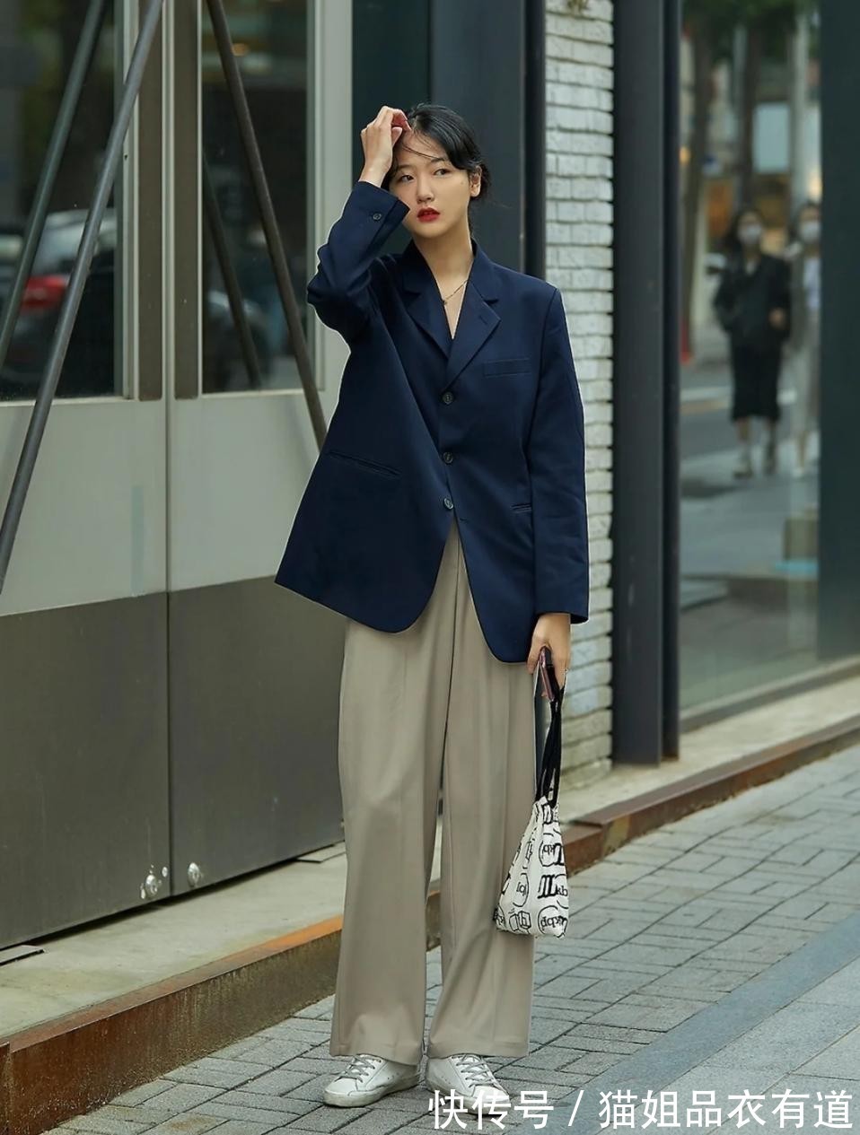 西装裤|被韩国路人街拍惊艳到了,没有礼服和高跟鞋,基础款也能玩转时髦