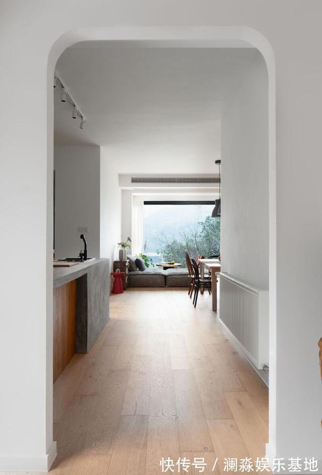 玻璃窗|不设客厅真的很实用?看了她家后,我也想这样装,太温馨了