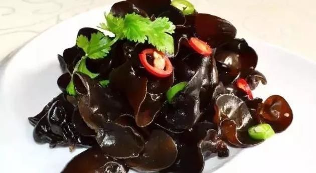 木耳科|喜欢吃木耳的人一定很健康,但是吃木耳的这个禁忌,千万要注意