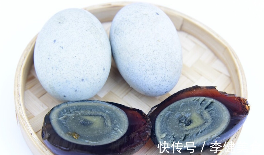 切皮蛋|做凉拌皮蛋有技巧，要想好吃入味还不腥，3种调料不可缺少