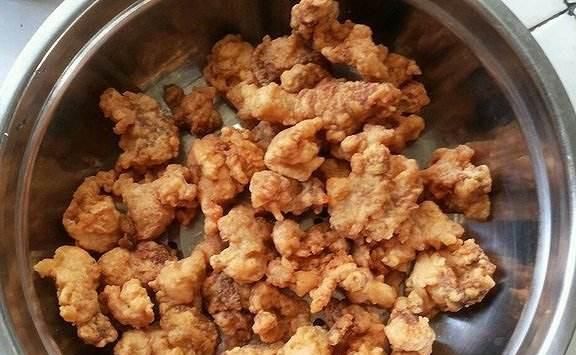 炸“肉”用面粉还是淀粉，很多人用错了“粉”，难怪很硬不酥脆！