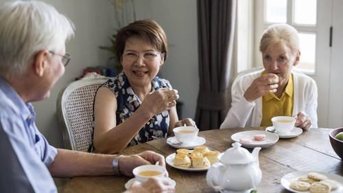 長(zhǎng)壽的人，往往有5個(gè)共性，45歲后占得越多，健康越愿意親近你