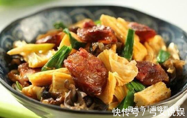 腐竹炒腊肠|美食推荐翡翠彩蔬卷、酸辣土豆丝、牛腱炖土豆、腐竹炒腊肠做法