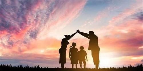 《陪你一起长大》4种不同的育儿方式 展现着当代育儿的社会问题