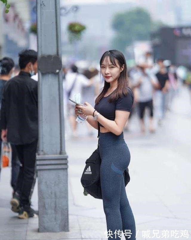 直筒裤 率性自然的瑜伽裤穿搭更显非凡品位,时尚女生都喜欢,高挑显瘦!