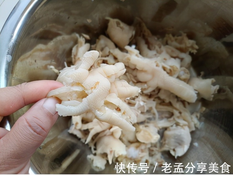鸡爪做成小吃，还是一道下酒菜，解馋还美味