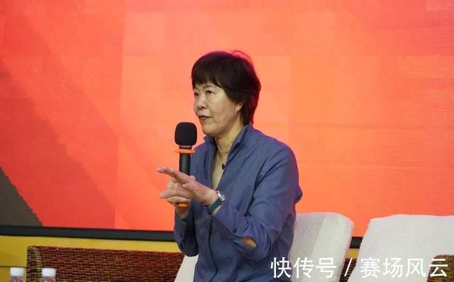 中国女排|最新消息!郎平被主持人介绍是中国女排总教练,比新帅地位还高?