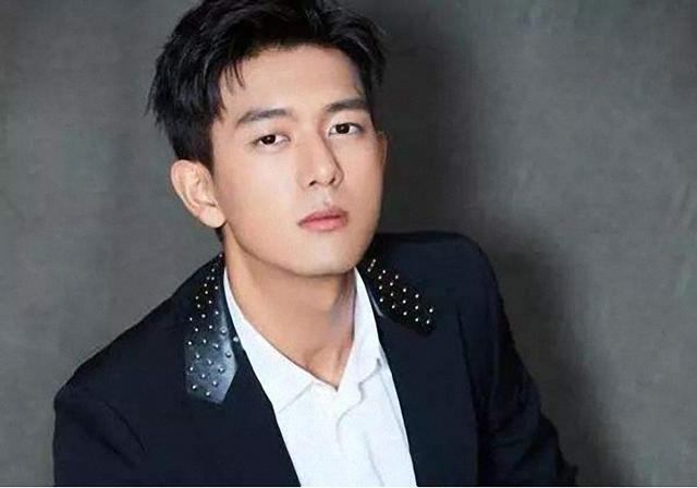 剧照|《有翡》拍摄完成,赵丽颖王一博罕见剧照爆出,两人互怼被笑翻了