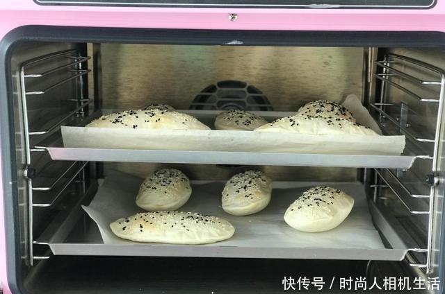  做法|面粉换个做法，个个空心，鼓大泡，咬一口酥掉渣，比面包好吃