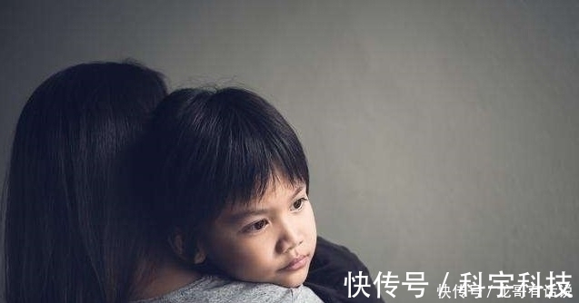 父母|父亲不给抚养费,却在孩子成年后要赡养费,孩子的做法让父亲跳脚