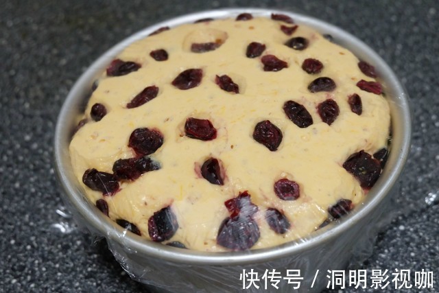 早餐蒸个南瓜发糕,口感松软不粘牙,好吃不上火,孩子说比蛋糕香