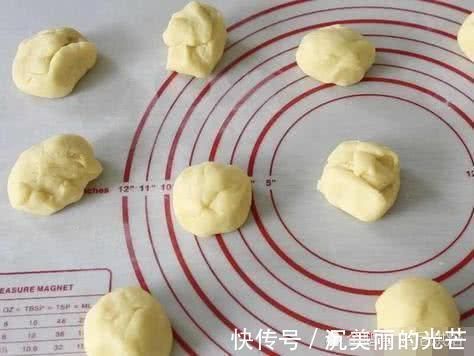 日式菠萝包,咋做才能柔软好吃很多人第一步就错了,关键在和面