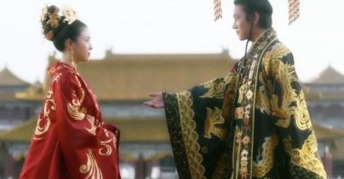 古代|她是古代一位平民皇后，却恃宠而骄，引皇帝大怒，一脚踢死母子俩