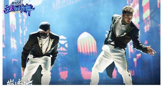 《街舞4》總決賽黃瀟被淘汰張藝興暖心安慰，結果卻遭到網友爭議