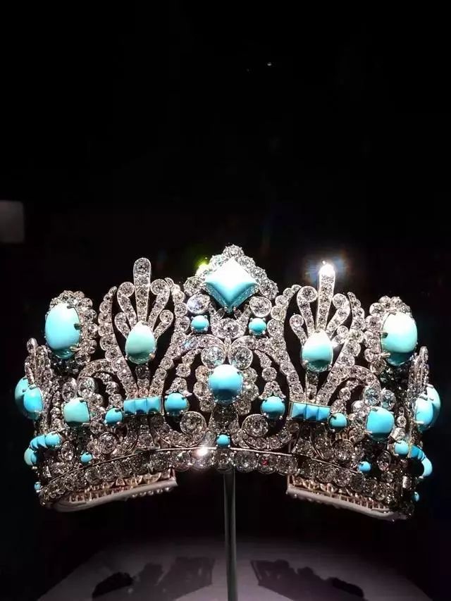 富美|一个论斤买卡地亚珠宝 的女人,是一个怎样的白富美?