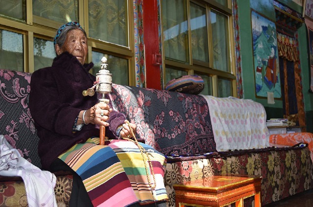 肝细胞|90岁老人长寿秘诀：坚持3点，肝越来越“年轻”，肝好人长寿