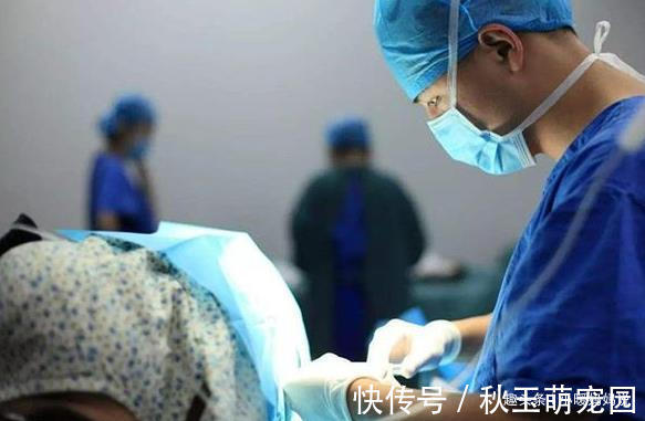 医生|孕妈预产期过了3周才去医院,医生剖腹后差点熏晕,无知差点害人