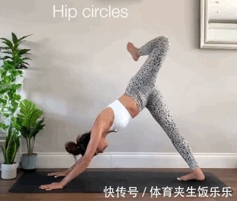 半神猴式|一个瑜伽体式,常练开胸又美背,让你越练越美!