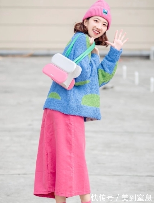 牛仔 今年火了一种穿法叫“毛衣+半身裙”,甜美温柔有格调,谁穿谁美