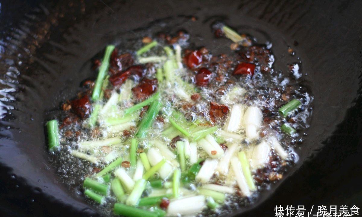 饺子馅|包素馅饺子有诀窍,调馅顺序正确,加2种调料,素馅香鲜又好吃