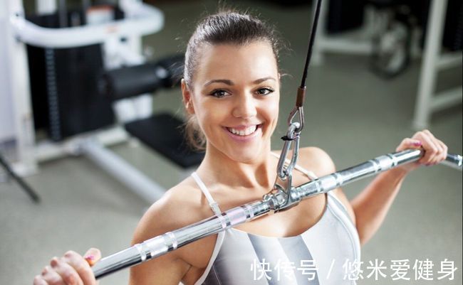 背阔肌|高位下拉的动作要领，做好5个细节，让你的背部肌肉更宽更厚