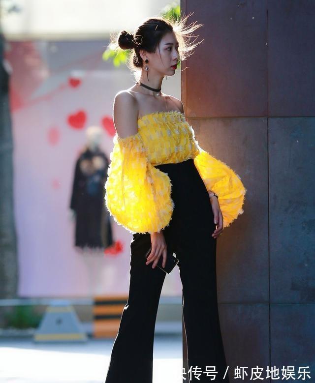 背带裤|高挑多姿的打底裤美女，选择时髦装扮，时尚美丽