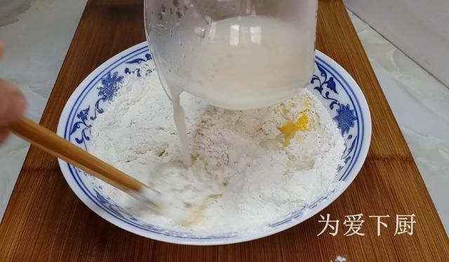 炸麻花，记住不要直接下锅炸，诀窍告诉你，麻花香酥焦脆，不油腻