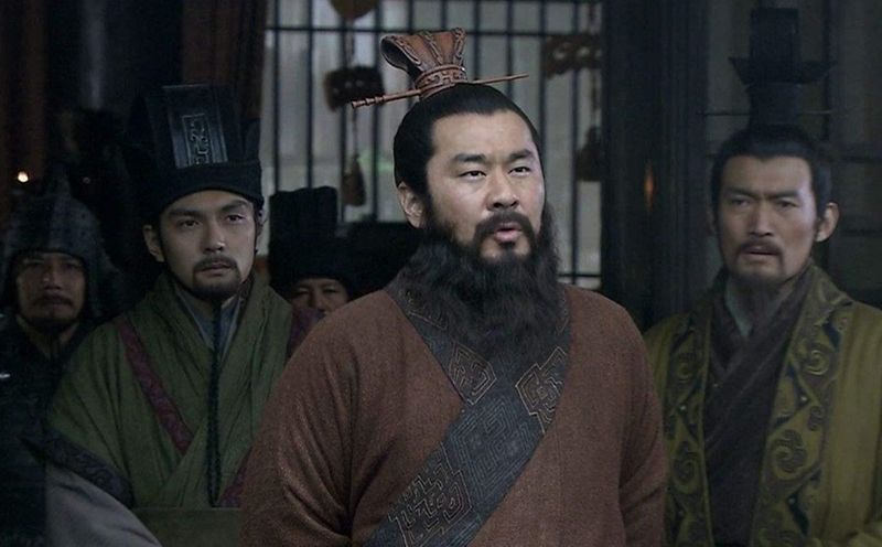 大亏&内心城府深的人,往往有三个特征,一看便知