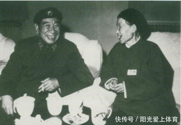 战功|这位开国中将战功赫赫，去世之后，一群日本人专程来我国纪念他