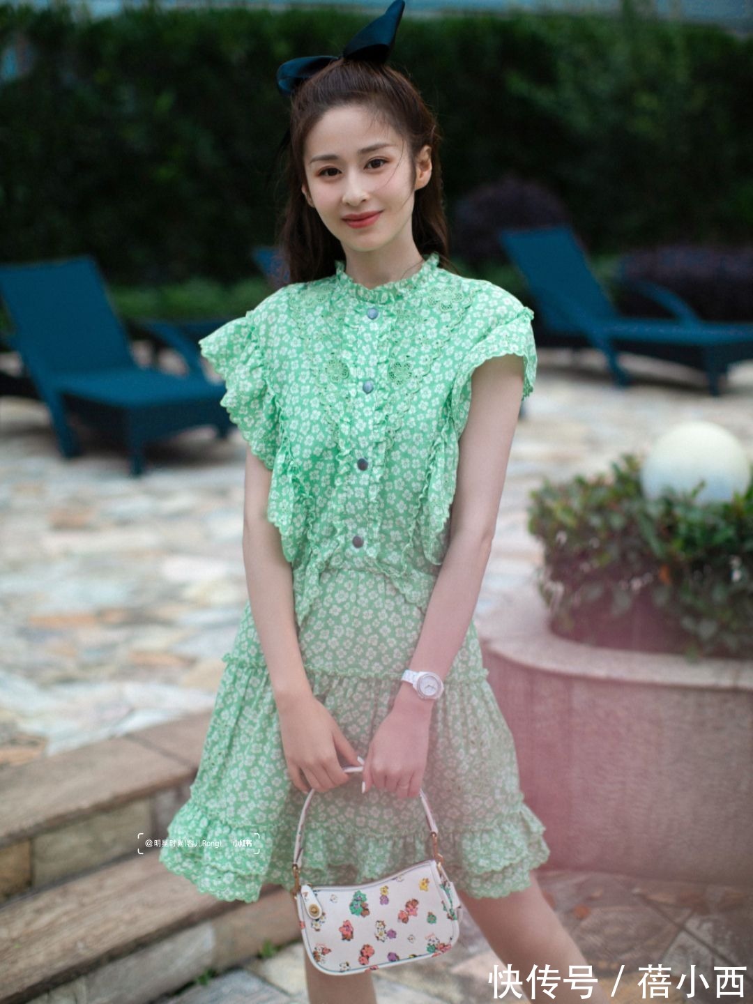 穿搭|164高的郑合惠子穿得好清凉，穿吊带碎花裙看着没有80斤，真羡慕
