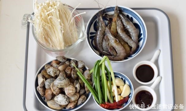 海鲜|半斤鲜虾,半斤花蛤,1把金针菇,烤出“海鲜大咖”,吃得超过瘾