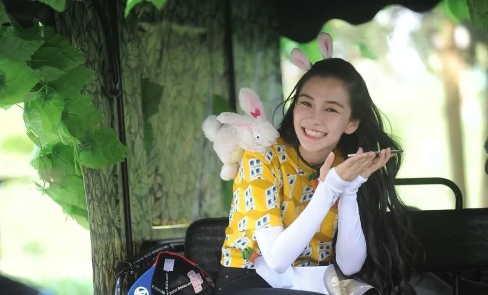 效应|过度娱乐化的综艺节目走到了“十字路口”,轮到观众教他们做人了