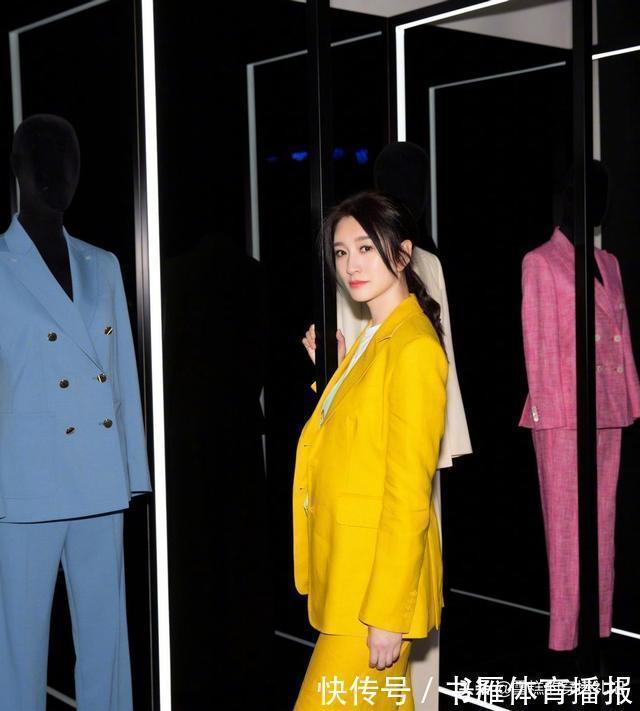 女性 女人年过45岁,建议少穿“藏蓝色”!今秋流行这3种颜色,真减龄