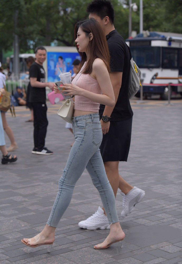 牛仔裤 不会穿搭没关系,牛仔裤给你展现时尚感的底气